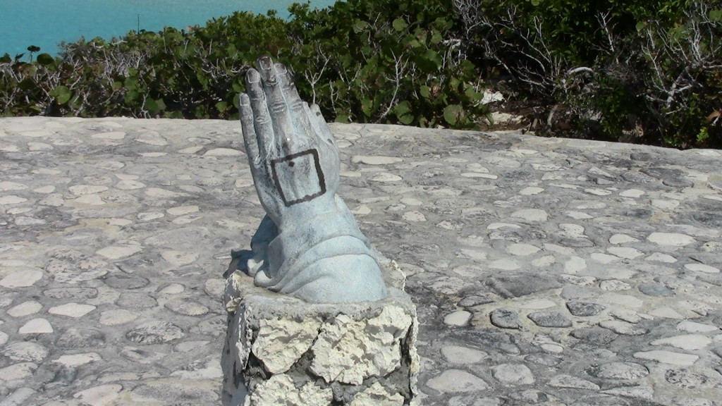 praying hands statue