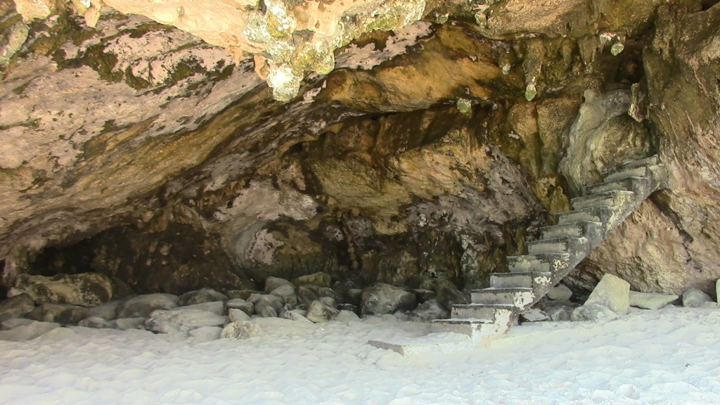 caves middle caicos