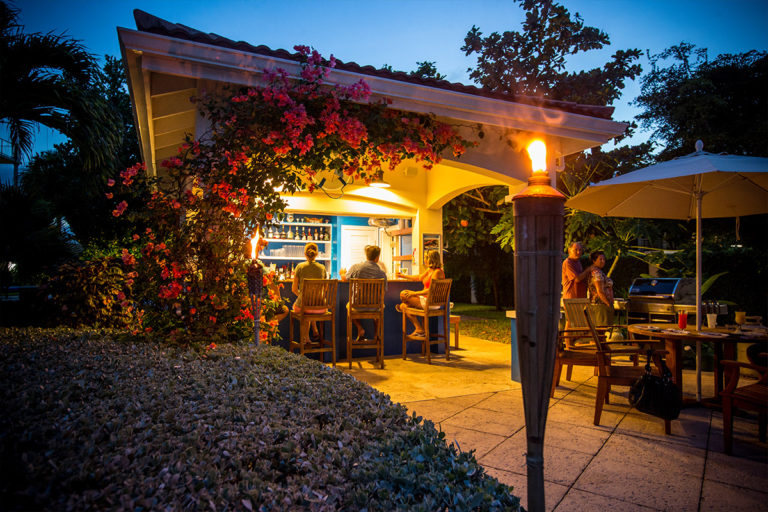 The tiki bar at Villa del Mar