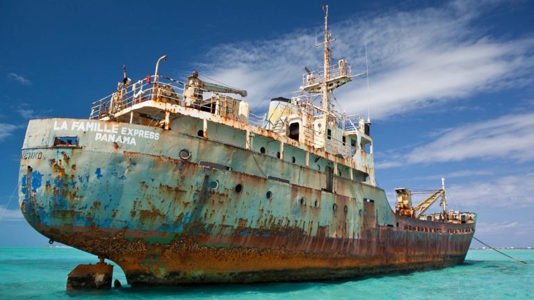 La Famille Express Shipwreck Turks & Caicos